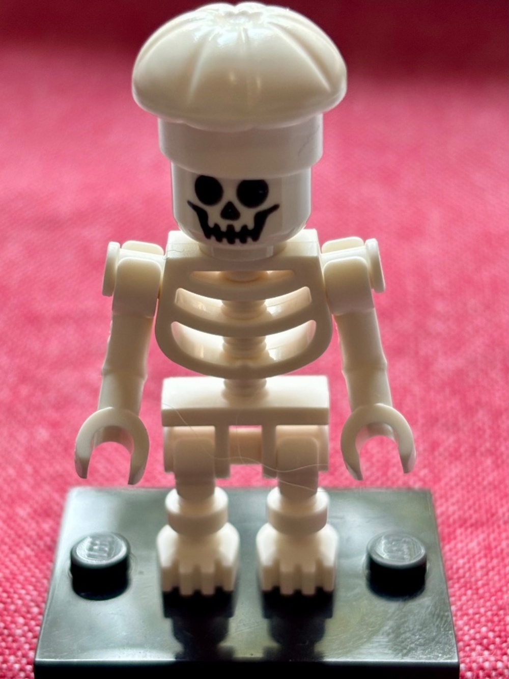 LEGO Friends "Skeleton with Chef Toque" gen134. Like new! With stand.